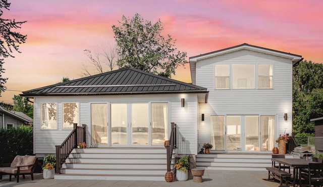 Lakefront Luxe | Dock, Kayaks & Modern Design