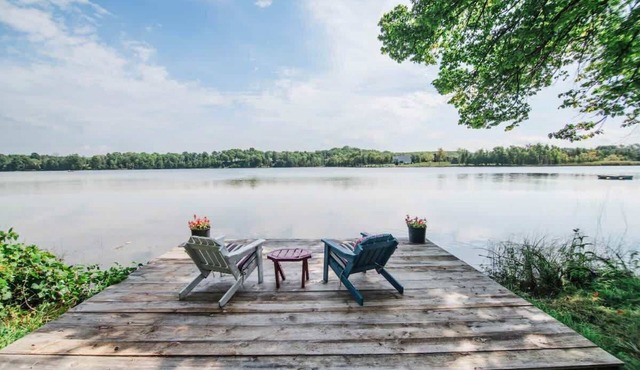Lakefront Luxe Hideaway W/Hot tub!