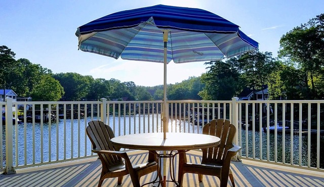 Lakefront Luxe Retreat in Tranquil Cove Endless Enjoyment Lakeside Fireplace