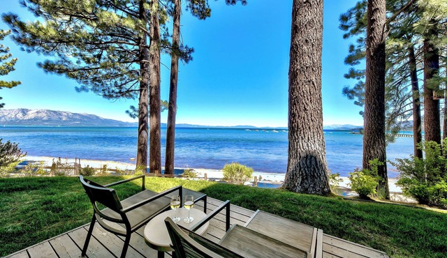 Lakefront Luxury, Walkable, Gym, Hot Tub | PEAK 15