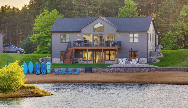 Lakefront Luxury - 1 MI to Buckhorn Boat Landing