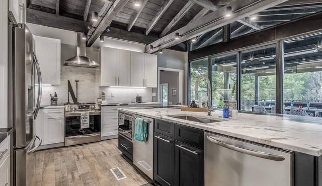 Lakefront Luxury at Grand Lake - PRIVATE DOCK, SWIMSPA & GAME ROOM