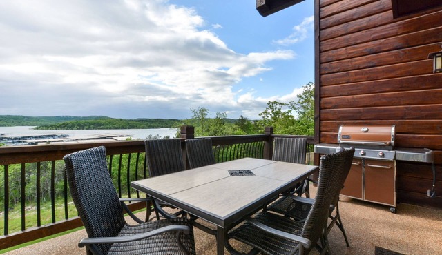 Lakefront Luxury at WaterMill Cove | Gorgeous Views + Lazy River & Dock | 2 Mi to Silver Dollar City