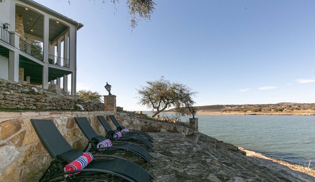 Lakefront Luxury-Breathtaking Views-Games-Firepit