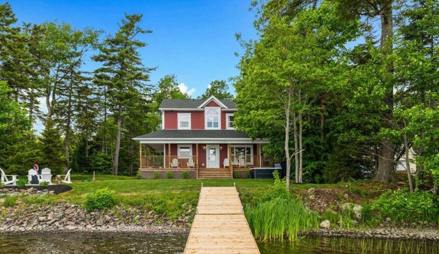 Lakefront Luxury - Hot Tub
