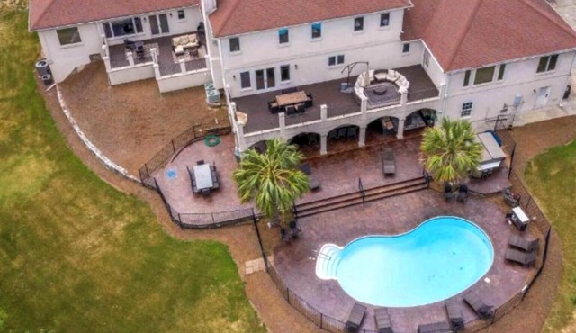 Lakefront Luxury Estate w/Pool, Bar & 2 Acres