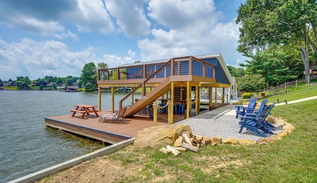 LAKEFRONT LUXURY HAVEN: LAKE HOME ON APPLE VALLEY LAKE IN OHIO w/PRIVATE DOCKn