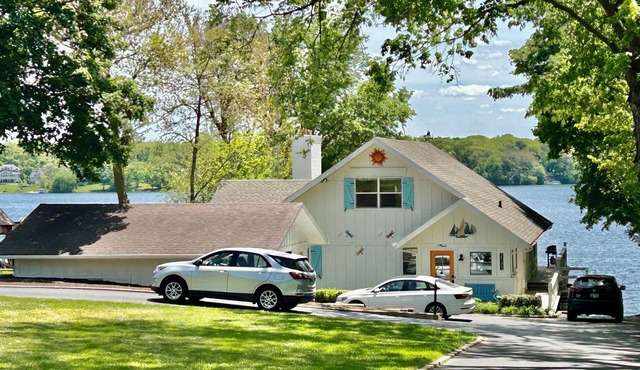 Lakefront Luxury Home with Private Pier, Sleeps 14, 3rd Night Free this Spring