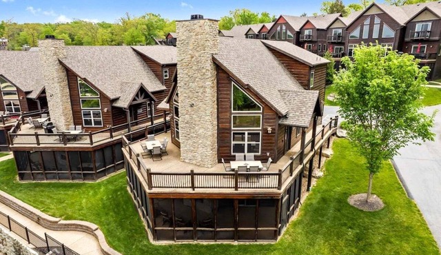 Lakefront Luxury Lodge 2mi to SDC Resort Pool Private Dock Free Family Amenities