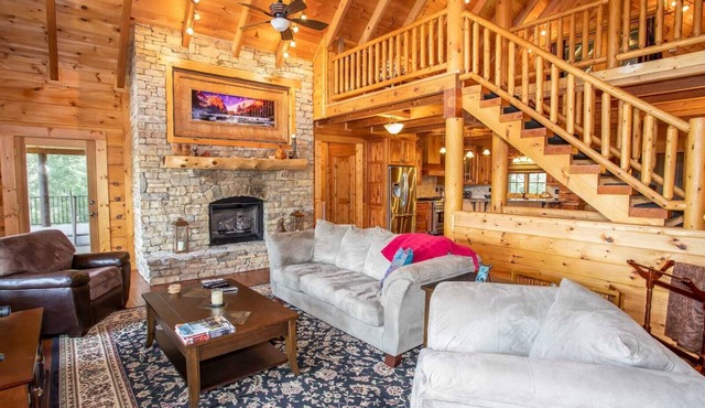 Lakefront Luxury Log Home near Downtown
