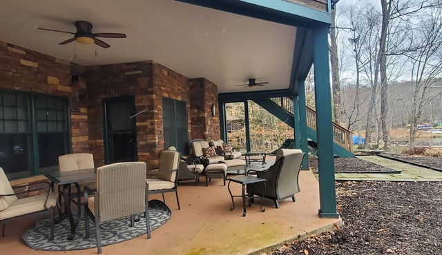 Lakefront Luxury Mansion in HideOut