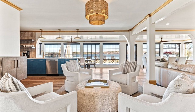 Lakefront Luxury Newly Renovated-Firepit, HotTub, Featured in Southern Living
