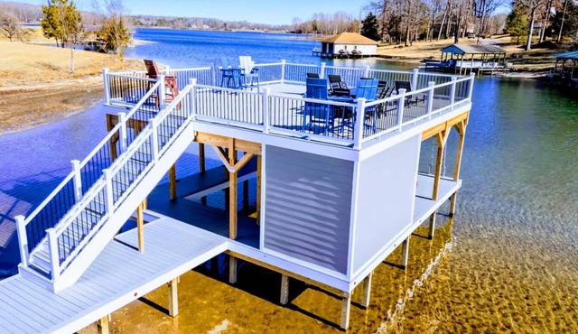 Lakefront Luxury - NEW 6BR, Lake Anna, Dock, Games