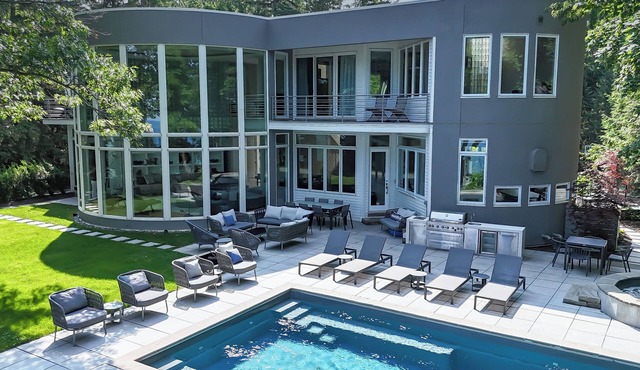 Lakefront Luxury, Private Beach & Pool, Tennis