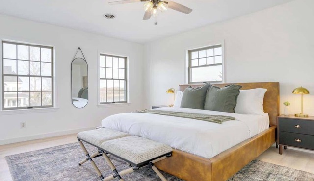 Lakefront Luxury: Private Hudson Valley House w/Direct Water Access 8 Guests