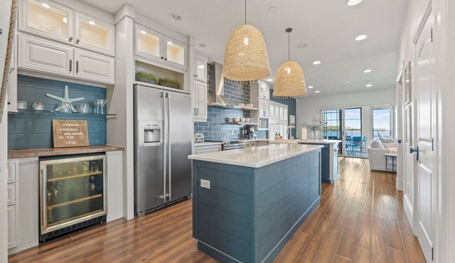 Lakefront Luxury Retreat, Private Dock + All-Season Patio, Fire Pit, Sleeps 12+