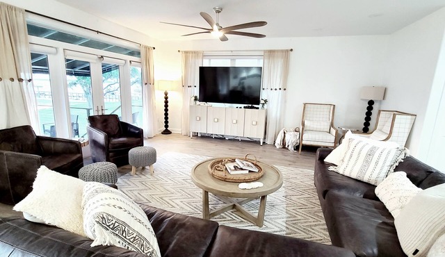 Lakefront Luxury-Sebring Raceway, Lake Placid, Legoland, Disney & Hiking Nearby!