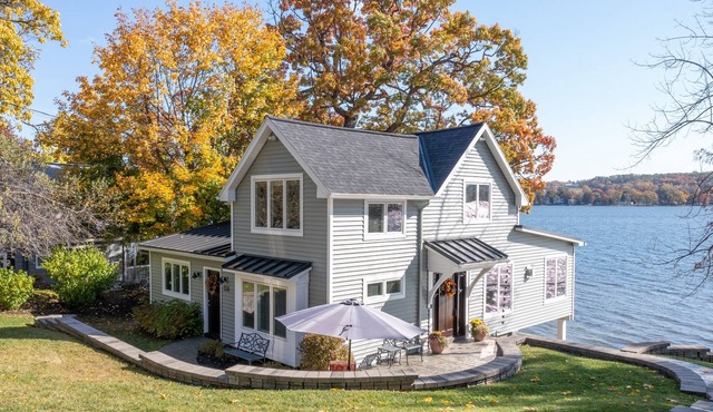 Lakefront luxury with Cottage Charm