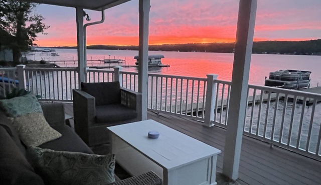 Lakefront Luxury:Your Perfect Finger Lakes Getaway! Come Create Lasting Memories