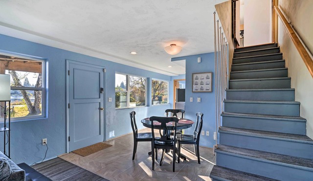 Lakefront Lynwood Home w/Deck - 19 Mi to Seattle!