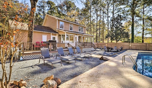 Lakefront Macon Home w/Pool, Dock & Fishing!