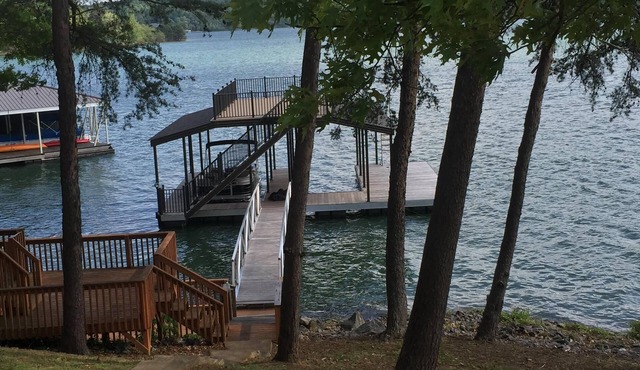 Lakefront-Main Waterway Beautiful water views from all rooms! Held over rates!