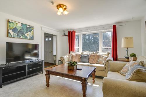 Lakefront Maine House about 4 Mi to Colby College