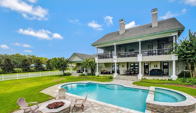 LakeFront Manor Executive Estate-5 Beds -4 1/2 bath 5200 square feet of luxury