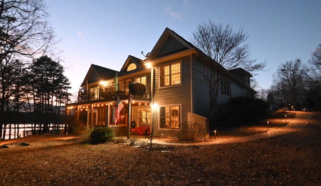 Lakefront Manor w/ Hot Tub