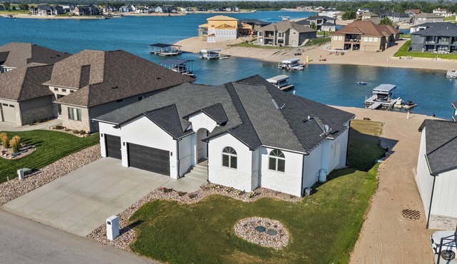 Lakefront Mansion!Close to SAC&Mahoney State Park!
