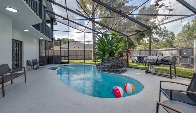 Lakefront Mansion with Pool and Pilates