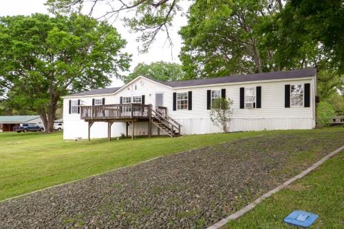 Lakefront Many Vacation Home w/Deck & Views