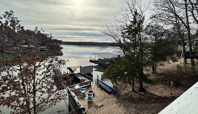 Lakefront Margaritaville- Private Dock, 2 Decks, Firepit, Main Channel View