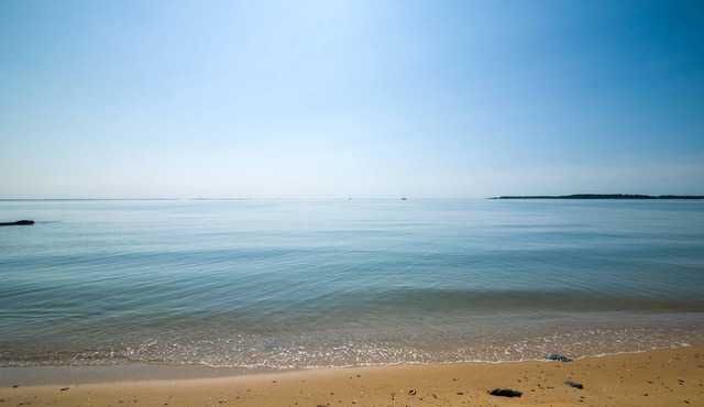 Lakefront Maryland Cabin w/Fire Pit, Grill & Deck