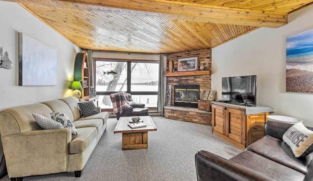 Lakefront Mercer Home: Private Dock & Kayaks!