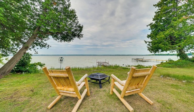 Lakefront Michigan Abode w/Deck & Fire Pit!
