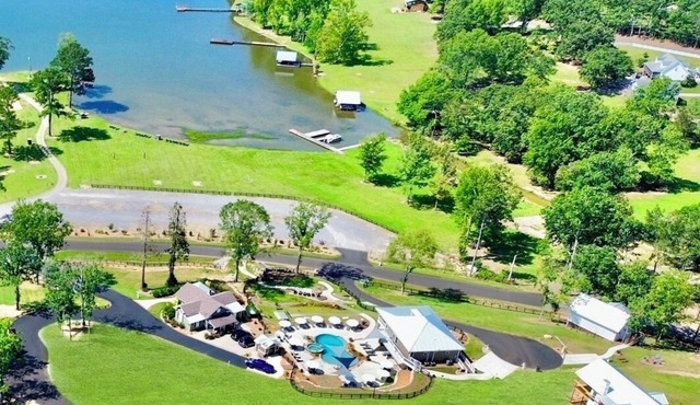 LAKEFRONT Mini-Resort Sleeps 32! Pool, hot tub, kayaks, fire pits, & more!