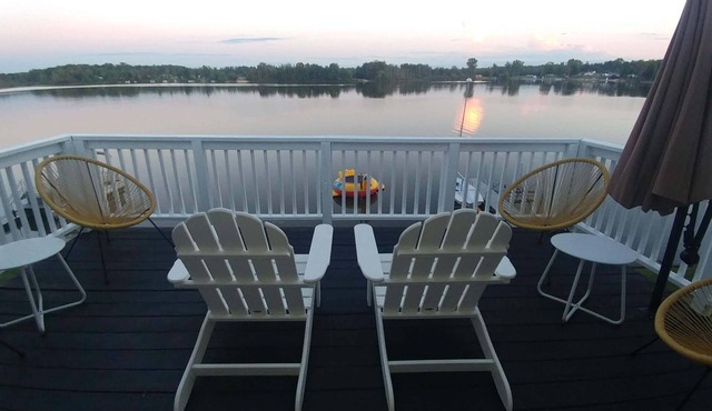Lakefront Mökki: Family and pet-friendly fun with private lake access