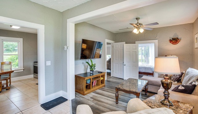 Lakefront Mound Getaway: Near Snowmobiling Trails!