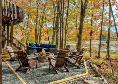 Lakefront Movie Theater, Hot Tub, Arcade, Boats