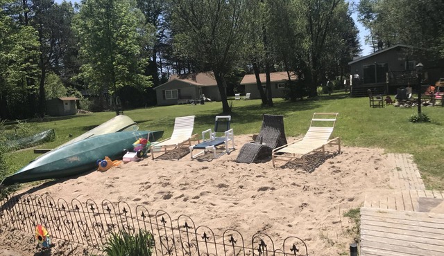 Lakefront, Mt Morris, Wi 3 bed 1.5 ba home with great sand beach on 5 lake chain