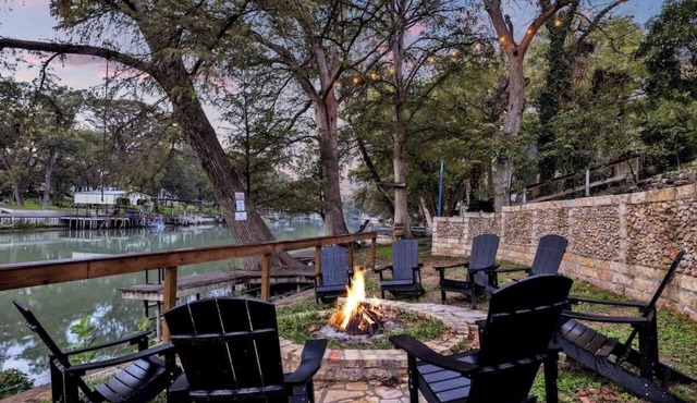 Lakefront Near Schlitterbahn and New Braunfels
