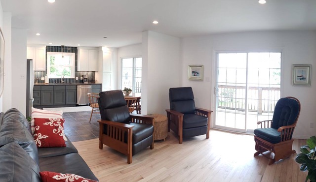 Lakefront newly renovated 3-bedroom house with two Kitchens in tranquil Windham