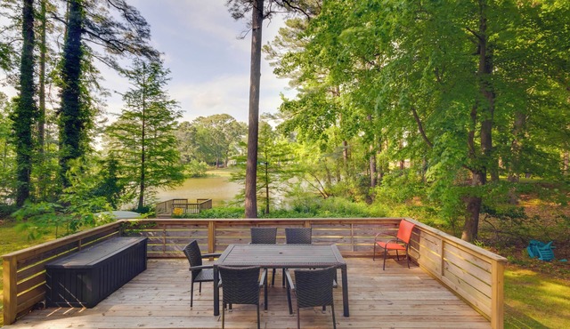 Lakefront Newport News Home, 6 Mi to City Center!