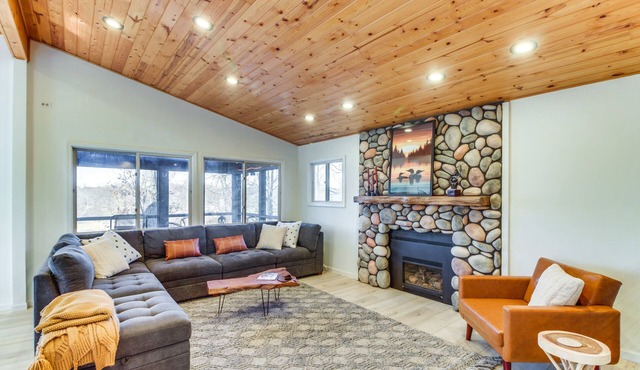 Lakefront Nisswa Home w/Deck & Screened Porch