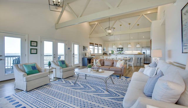 Lakefront NOLA Home w/Hot Tub & Views!
