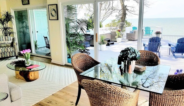 Lakefront Oasis Retreat Private Beach-Hot Tub-Pet Friendly-3 Bd/2 B-King Suite