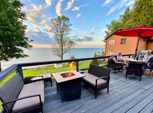 Lakefront Oak Cottage Hot Tub & Fire Pit