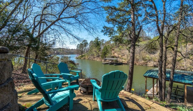 Lakefront Oasis: 4BR, Boat Dock