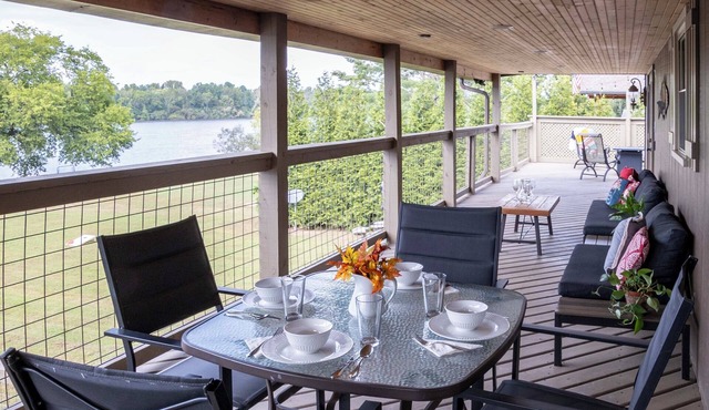 Lakefront Oasis:Big Back Porch, Private Pool & Hot Tub! All on Lake Chickamauga